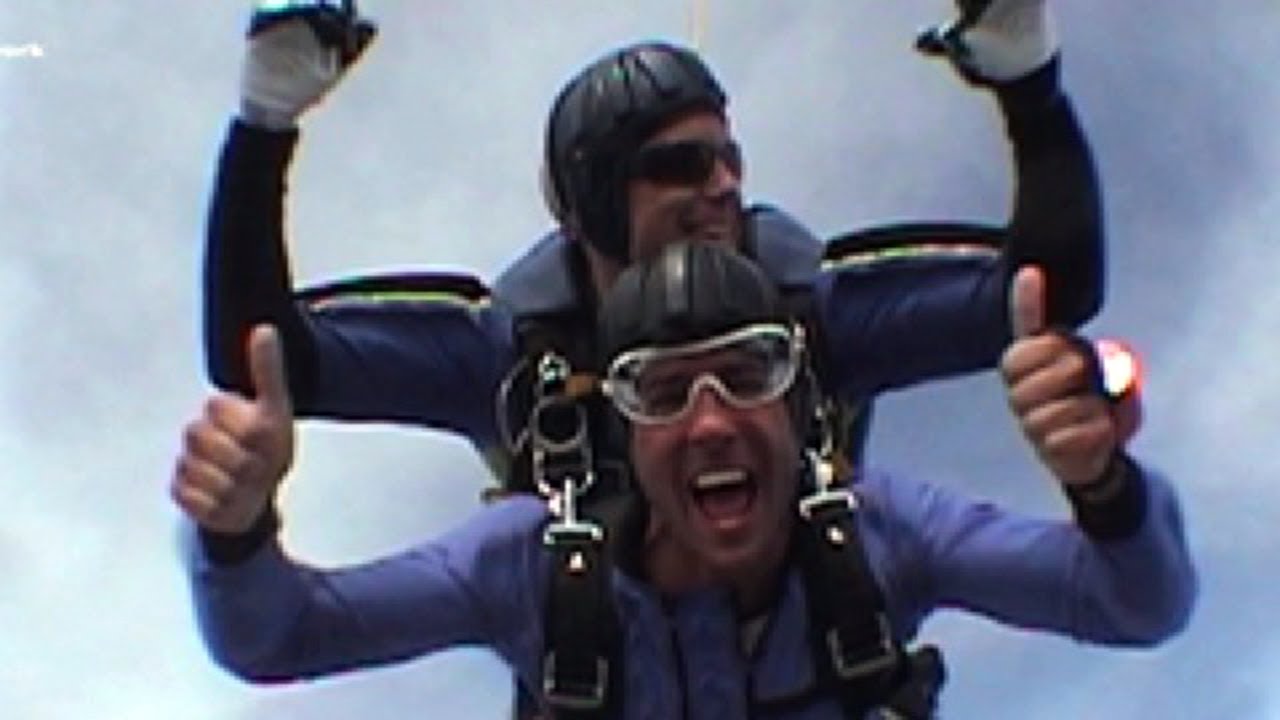 EXPERIENCE JUNKIE: Skydiving