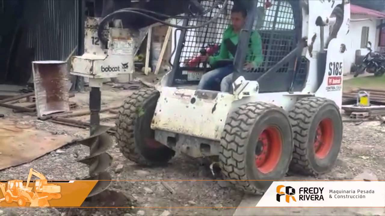 Fredy Rivera / Ahoyadora  con minicargador bobcat