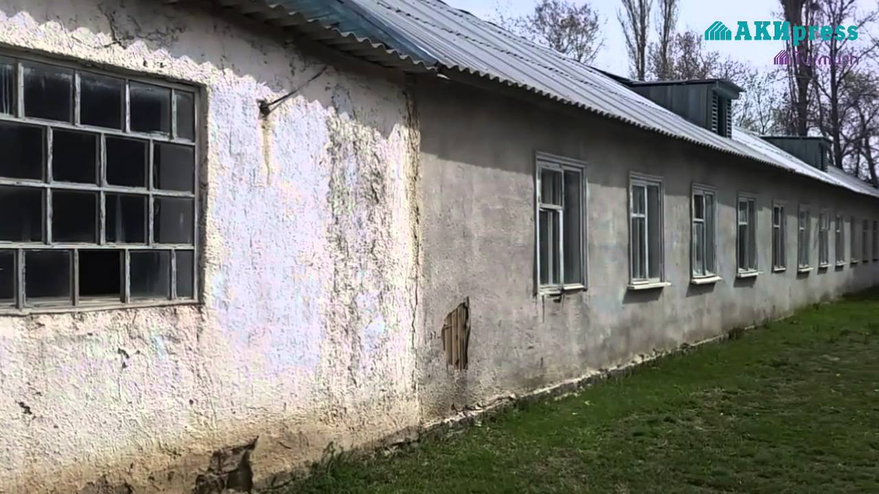 В селе Эмгек-Талаа Нарынского района ученики учат рискуя жизнями