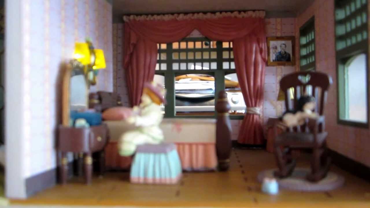 Enesco Victorian Vignette Dollhouse