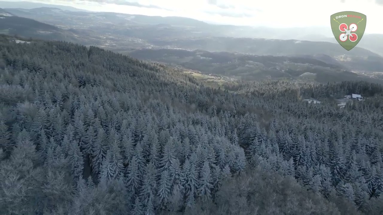Lot swobodny dronem nad rezerwatem przyrody Kamionna - film 4K
