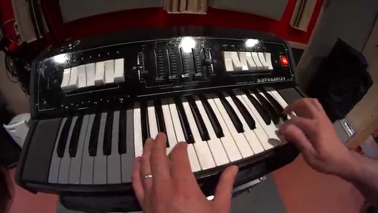 DAVOLISINT - Rare Italian vintage synth - demonstration