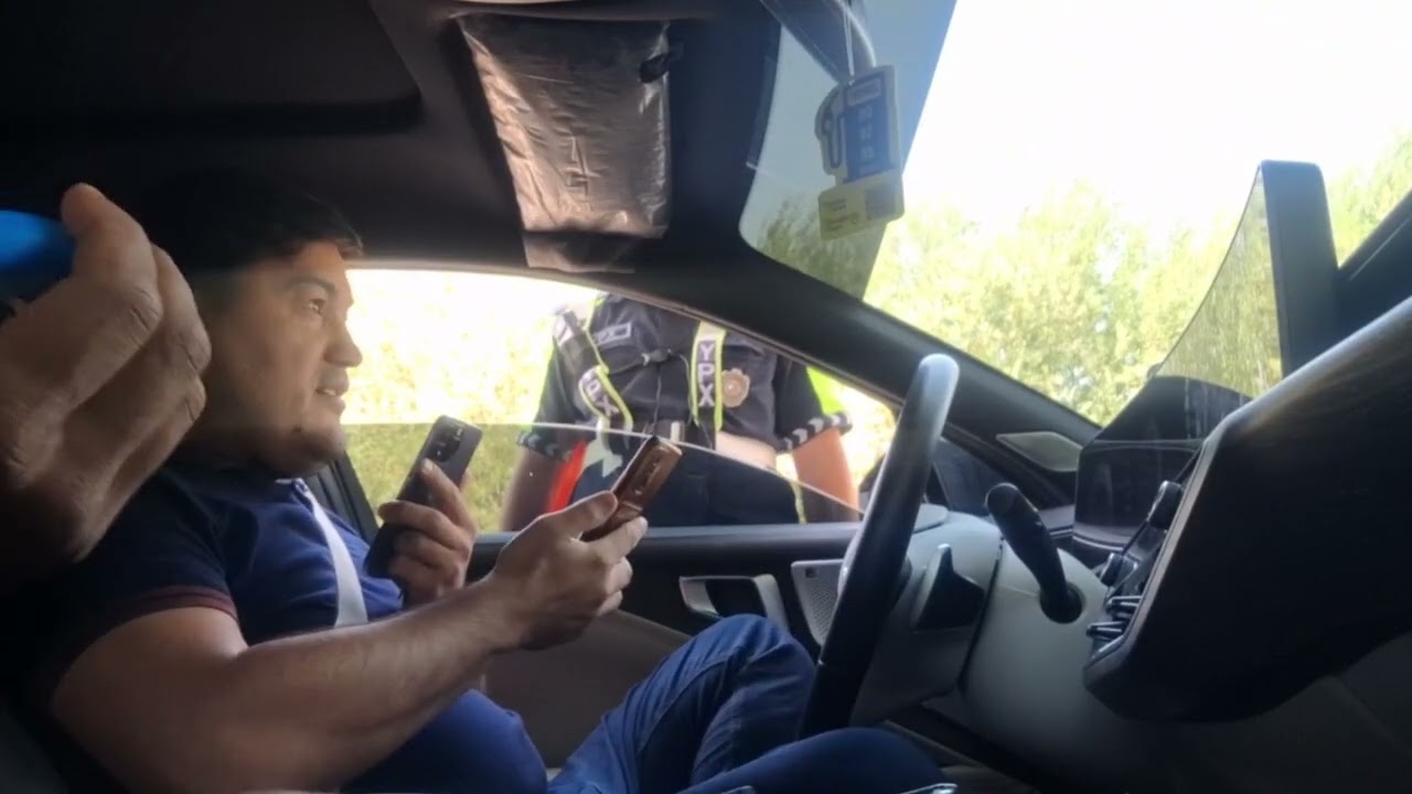 Ходимлар ҳужжатини ким текширади?