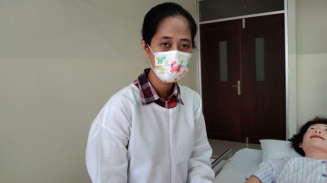 memandikan Pasien dengan waslap