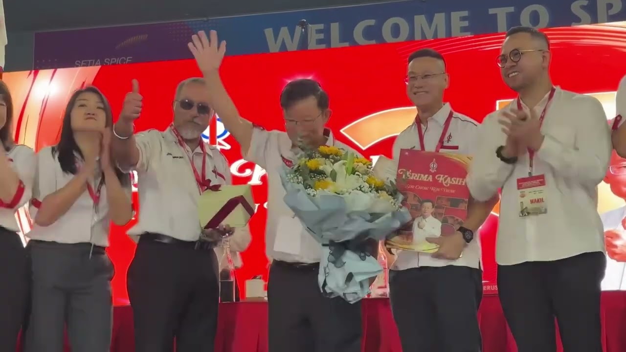 Chow receives standing ovation asHui Ying pays emotional tribute