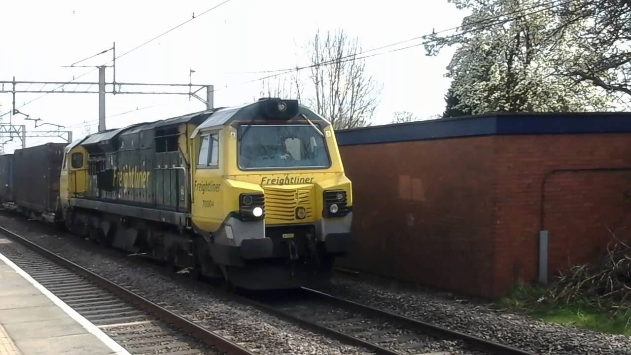 Trains at: Acton Bridge, WCML, 13/04/16