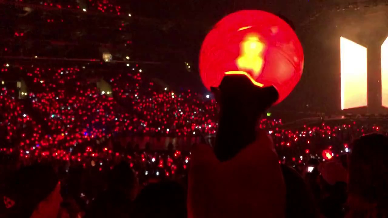 BTS Love Yourself Tour - Los Angeles Concert Opening Intro IDOL [FANCAM}