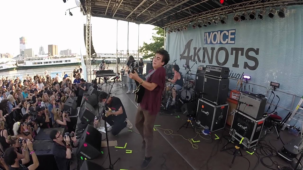 Twin Peaks live at 4Knots Music Fest - NYC 2015