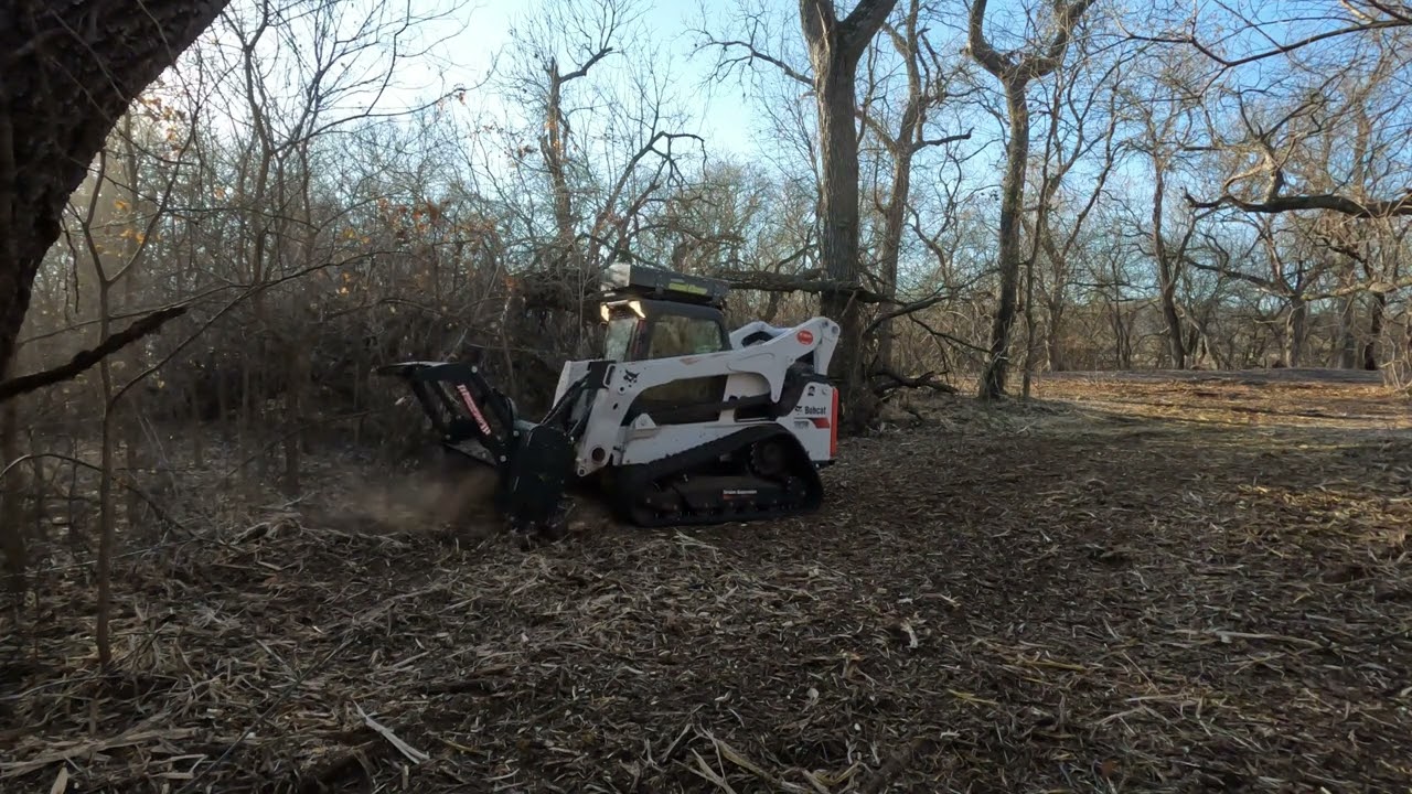 Cleaning up an over grown area with Bobcat T870/ Cimaf 180D.