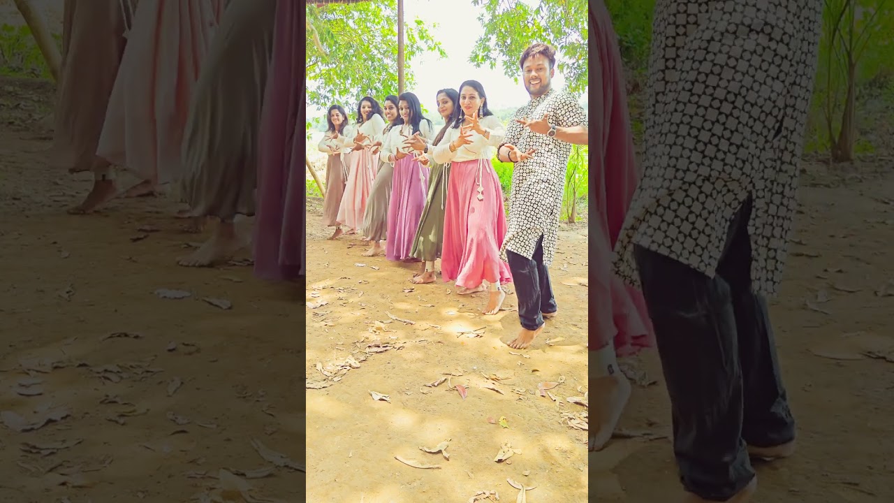 A twist with Bharathanatyam 😜| Online classes | Semiclassical | Sen jansen #dance #shortvideo #onam