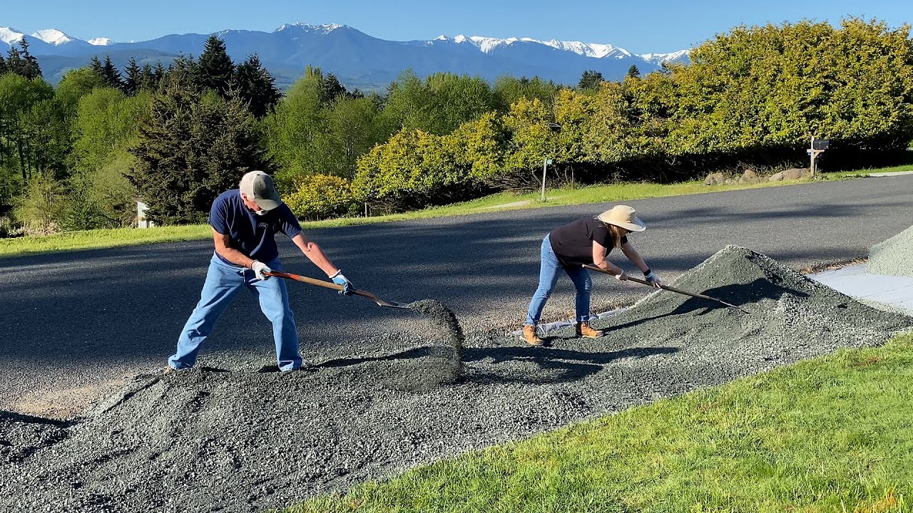 How to Install a Gravel Parking Strip, Part 2 &ndash; Spreading Gravel &ndash; DIY!