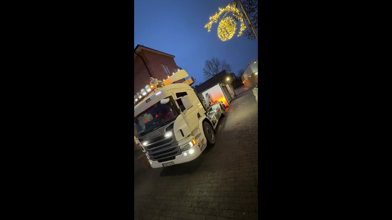 STÄLLER UT EN SCEN OCH FIXAR SPEGELN!