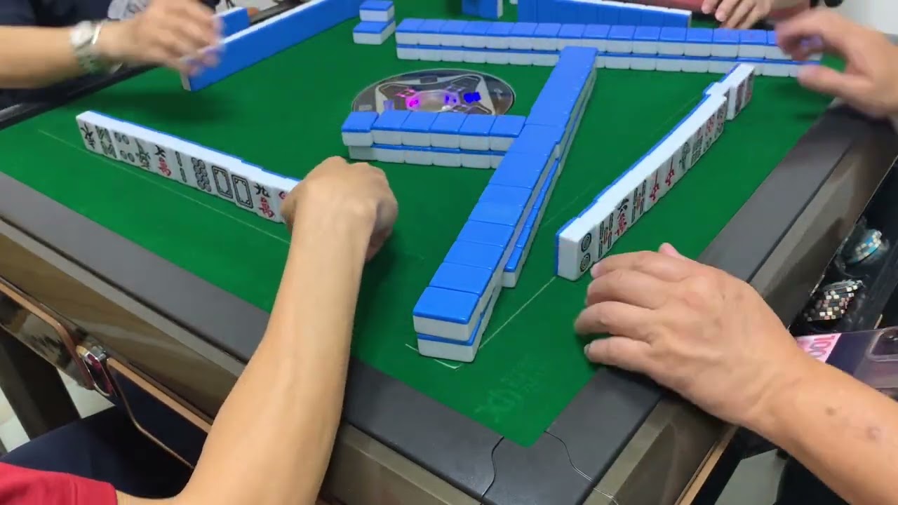 Mahjong252.JP制開鬼百搭做牌三回之三：一家大炒三家，8千元。