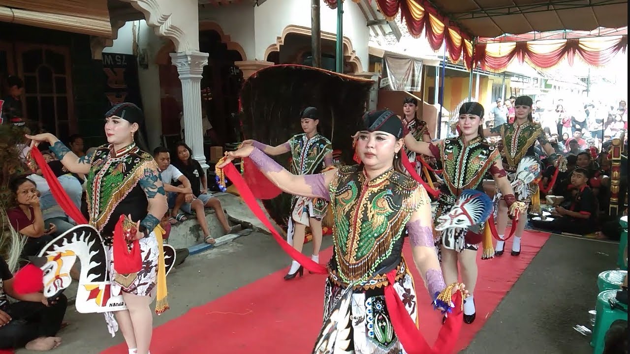 Tarian jathil ponorogo feat bella as dan revanda