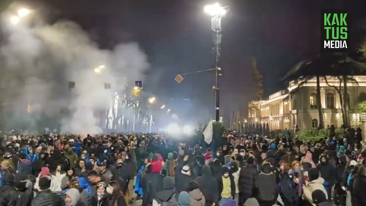 Протесты в Тбилиси. Полиция применила водометы и слезоточивый газ