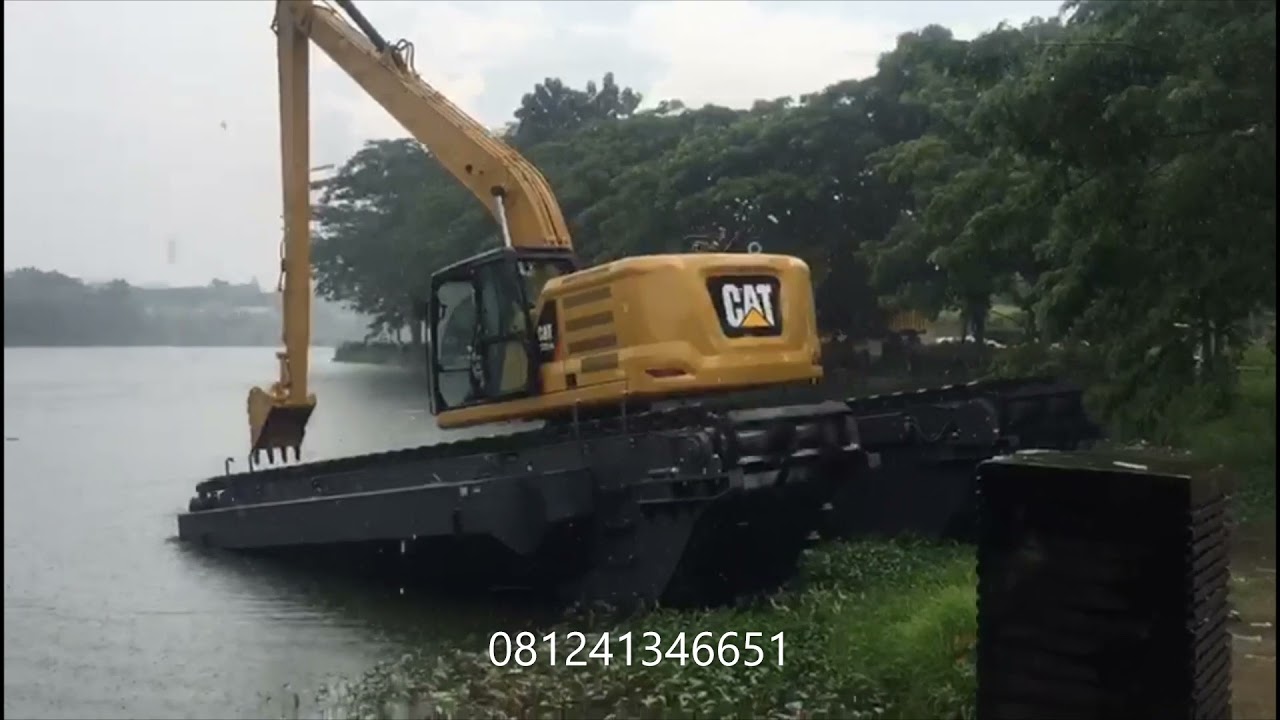 ampibi excavator swamp backhoe floating CAT 320 GC long arm