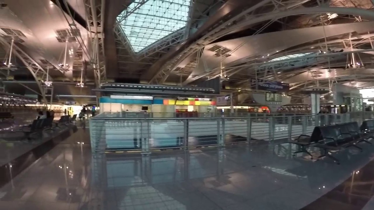 Terminal Aeropuerto de Oporto Sá Carneiro. Airport, Flughafen, L´e Aéroport Porto (Portugal)
