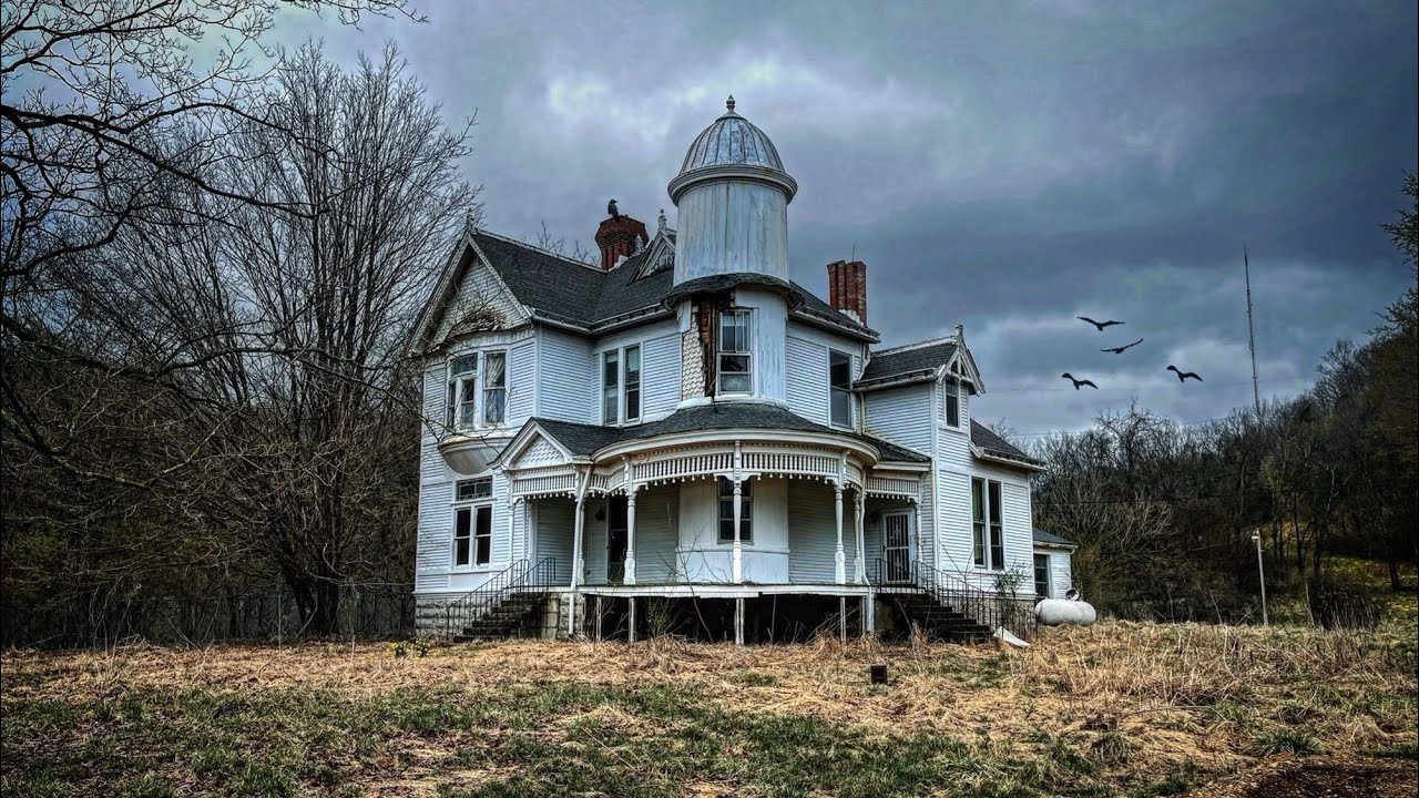 Beautiful 152 year old Abandoned Mansion in Tennessee *Incredible Woodwork