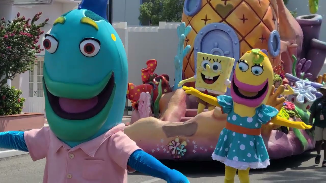  SpongeBob Square Pants Takes Over Universal Studios! Bikini Bottom Parade Goes WILD 