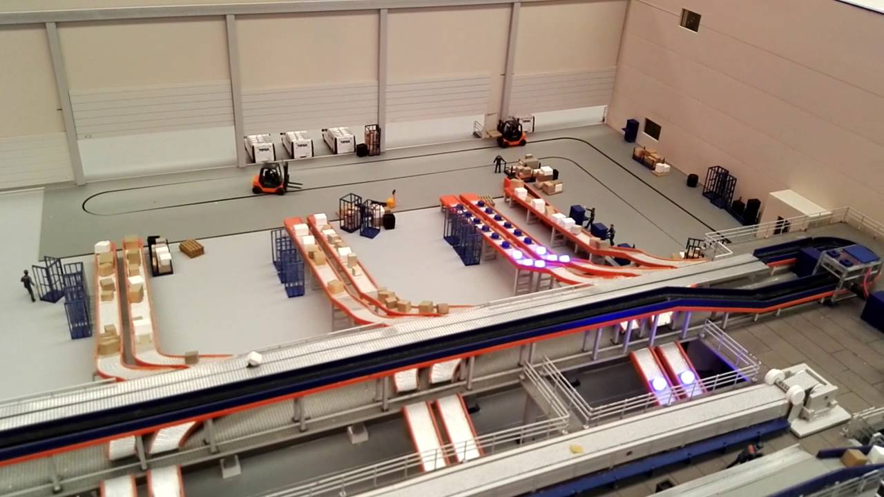 Maqueta de un centro de distribución de paquetería