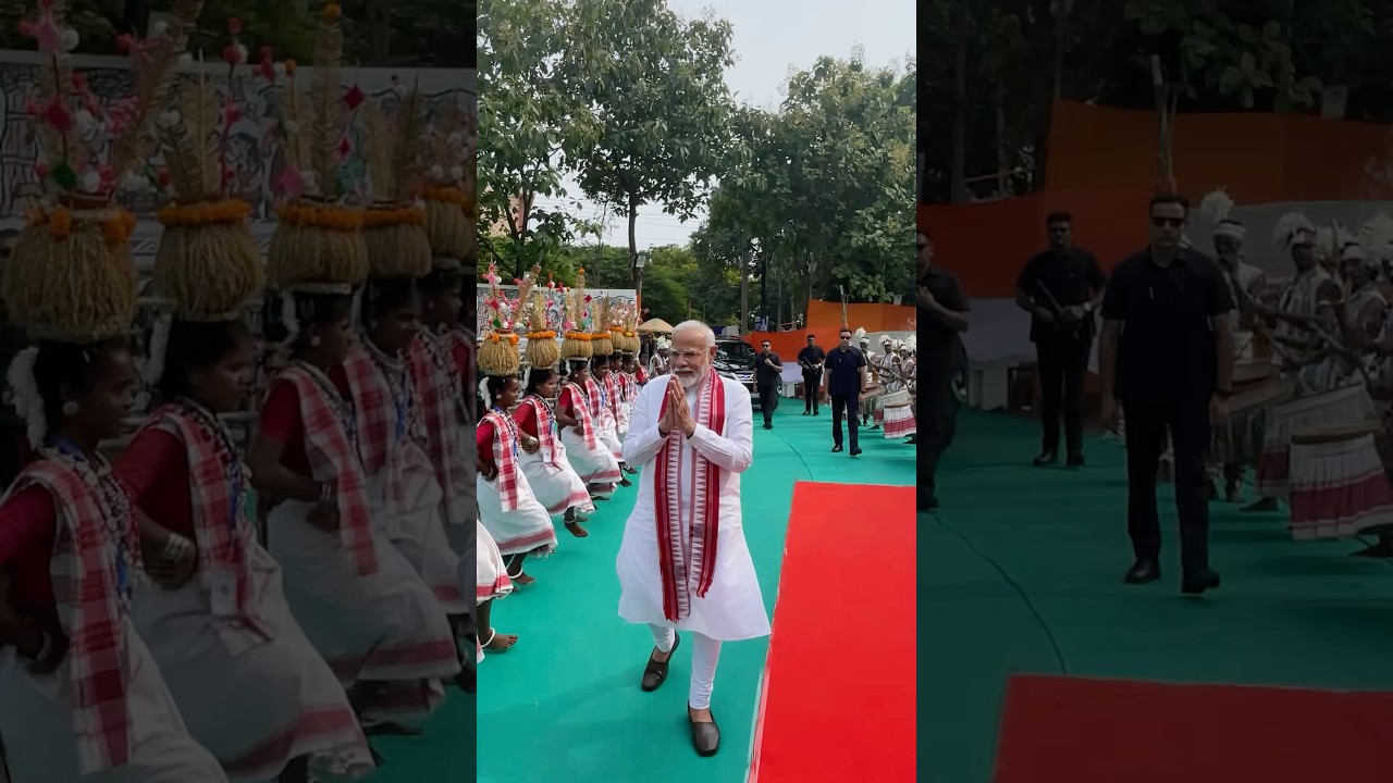 PM Modi arrives to a traditional welcome in Hazaribag, Jharkhand | #shorts