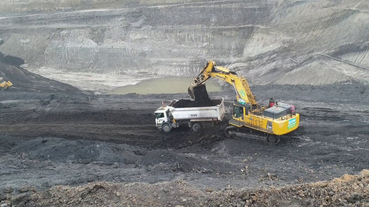 Coal Mine Giants : Komatsu PC850 vs Scania P360