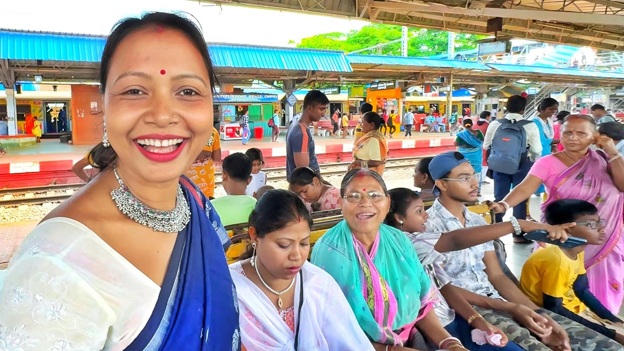 দীঘা পর্ব ১ ।৷  ১৪ জন মিলে লোকাল ট্রেনে দীঘা যেতে কী যে কষ্ট হল তা বলে বোঝানো যাবেনা !