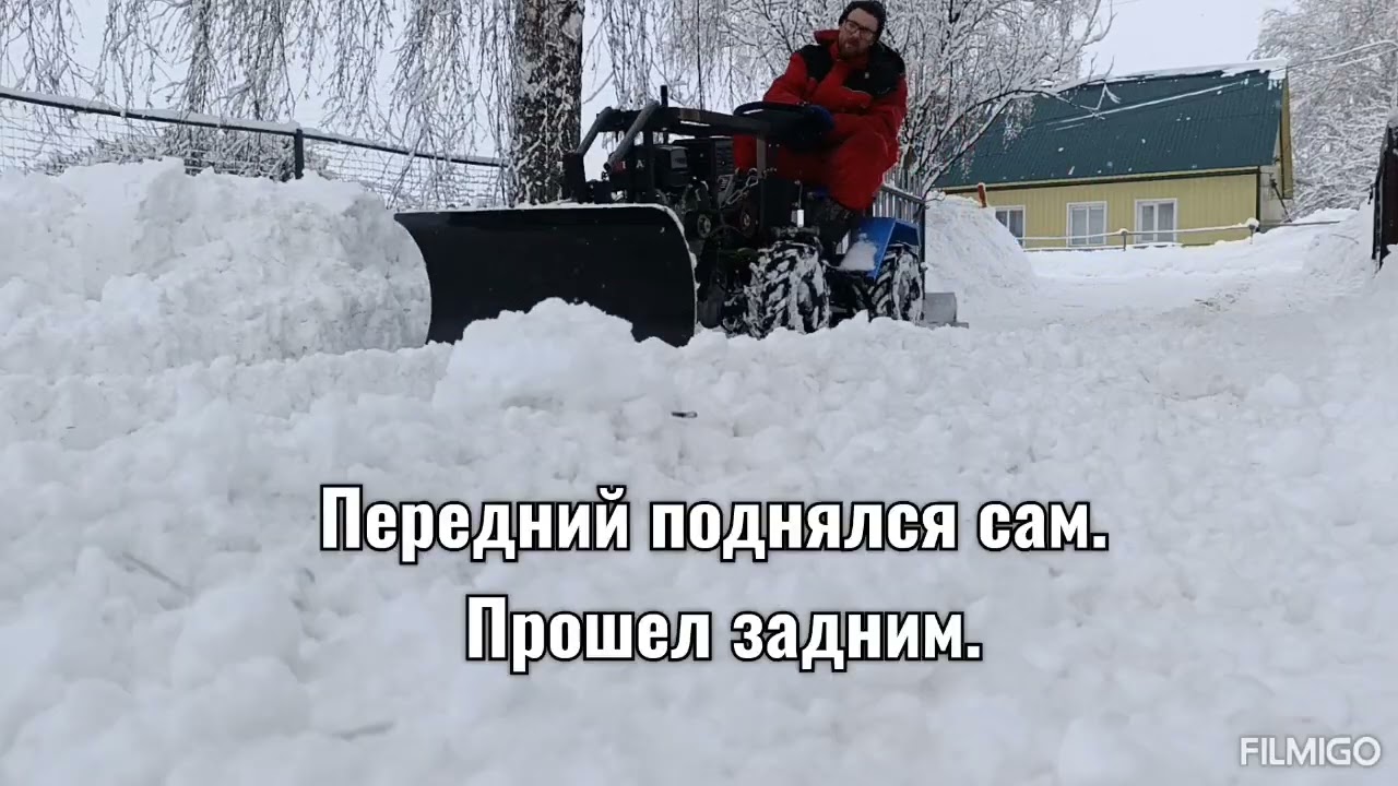 Мотоблок с полноприводной приставкой и двумя отвалами.