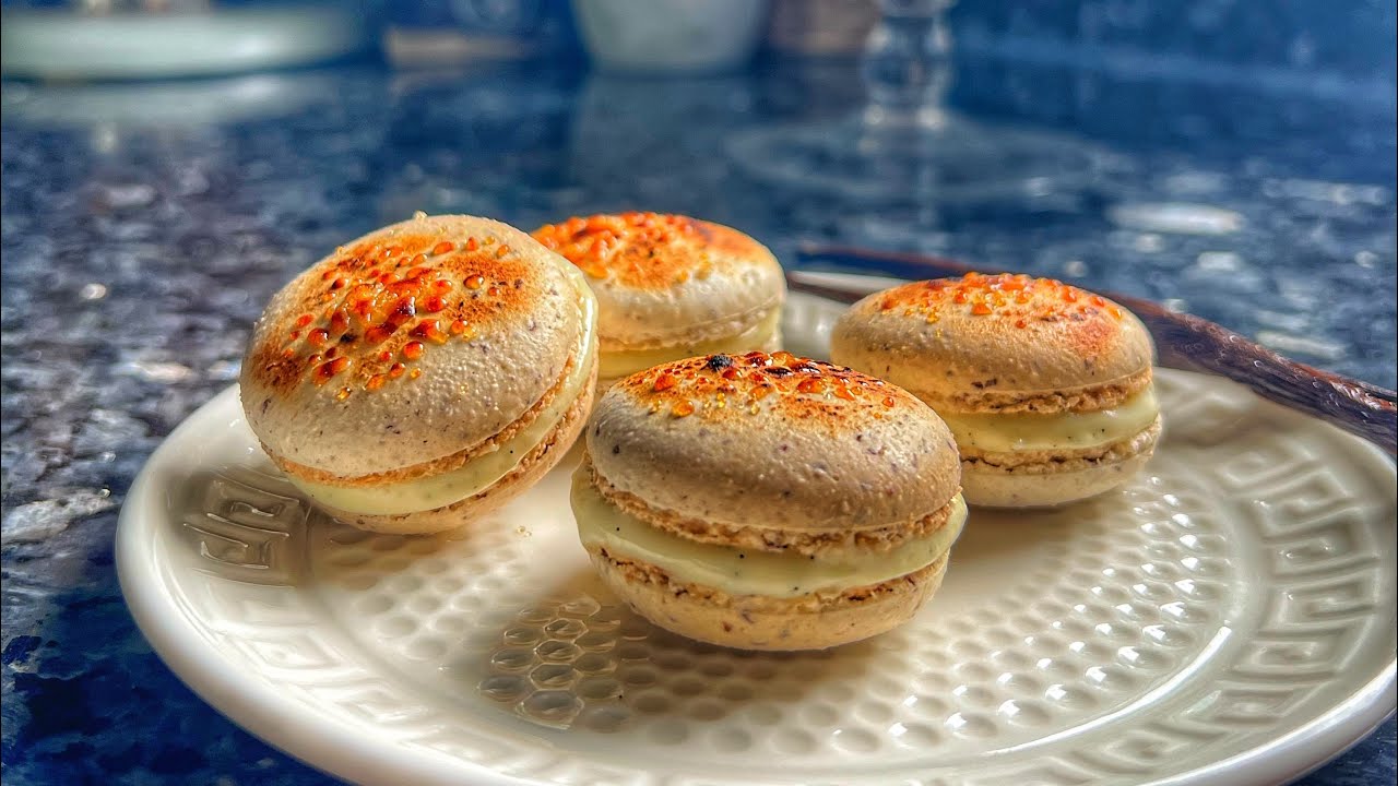 Les Macarons Vanille Caramel Beurre salé façon Crème Brûlée