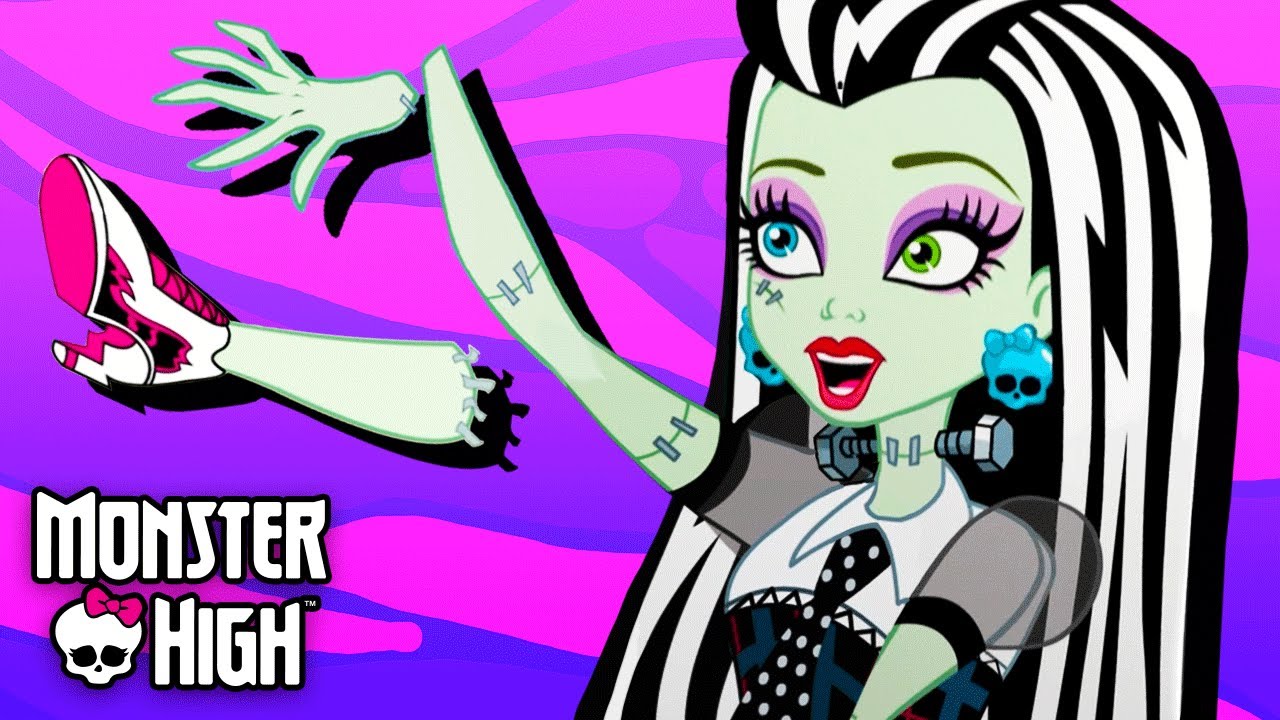 Every Time Frankie Accidentally Loses A Limb! ⚡👋 | Monster High