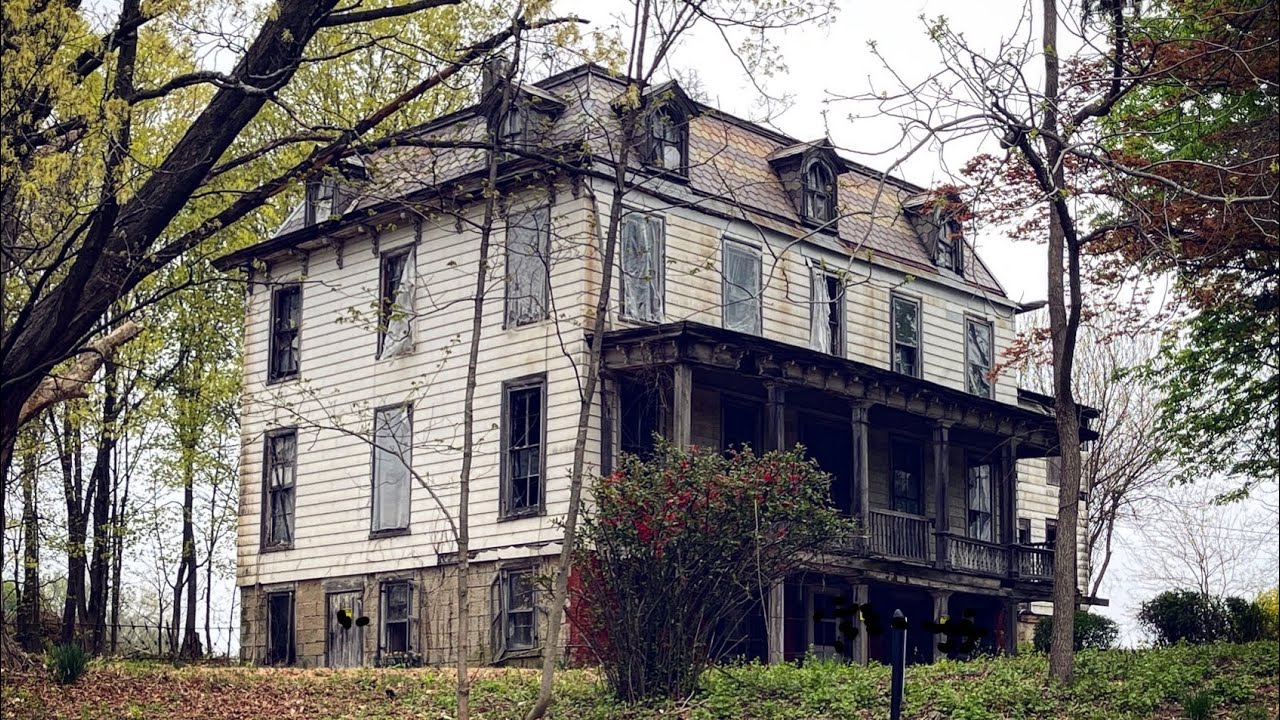 The Huge Breathtaking Abandoned Dr. Augustine&rsquo;s Mansion Up North in the Mountains w/ Everything Left