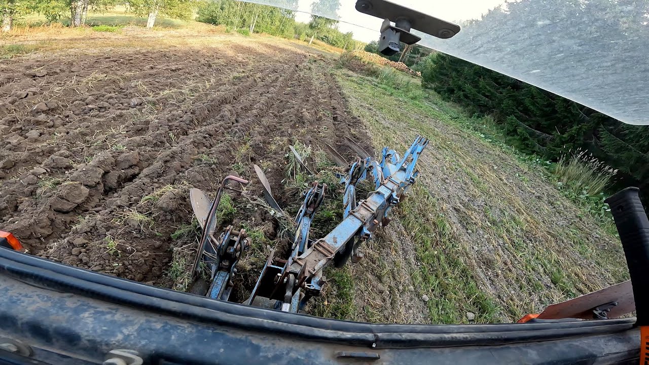 Kyntöauran jatko ja hieman testipätkää. Zetor 8145 Turbo, Fiskars 5 siipinen kyntöaura