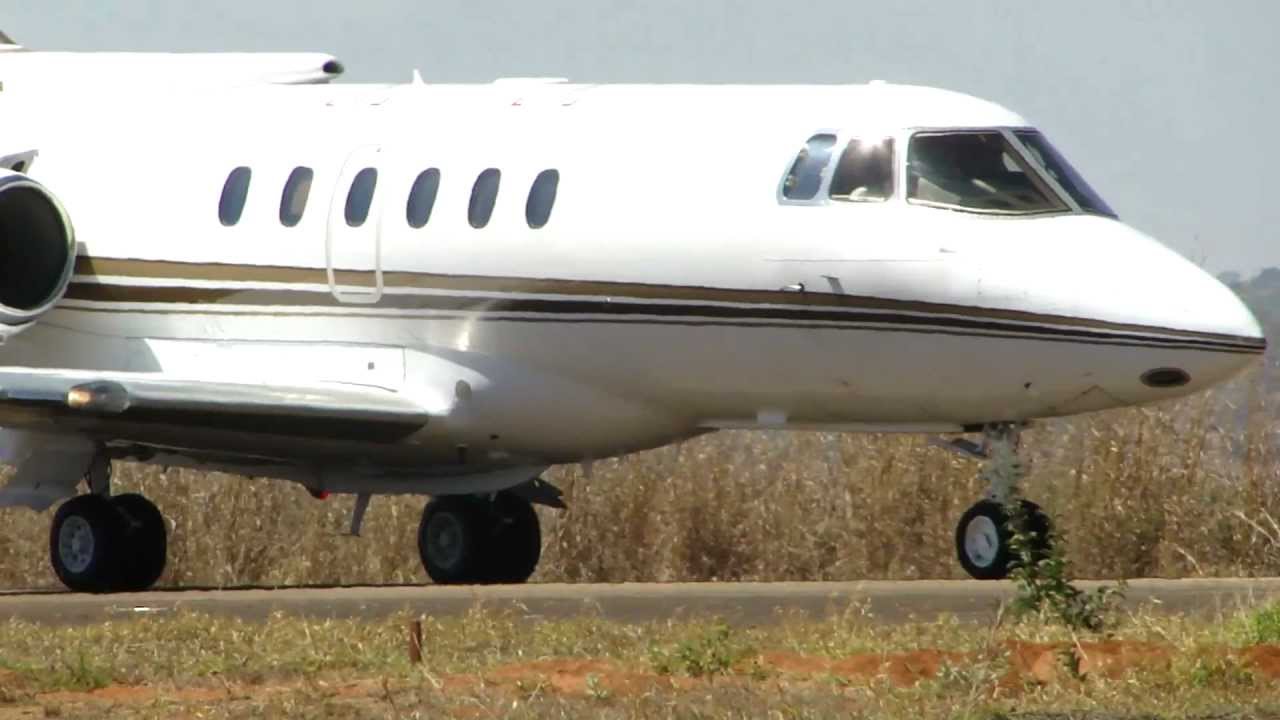 Pouso muito loco do jatinho Hawker 800 PT GAF com Aécio Neves em Patrocínio.