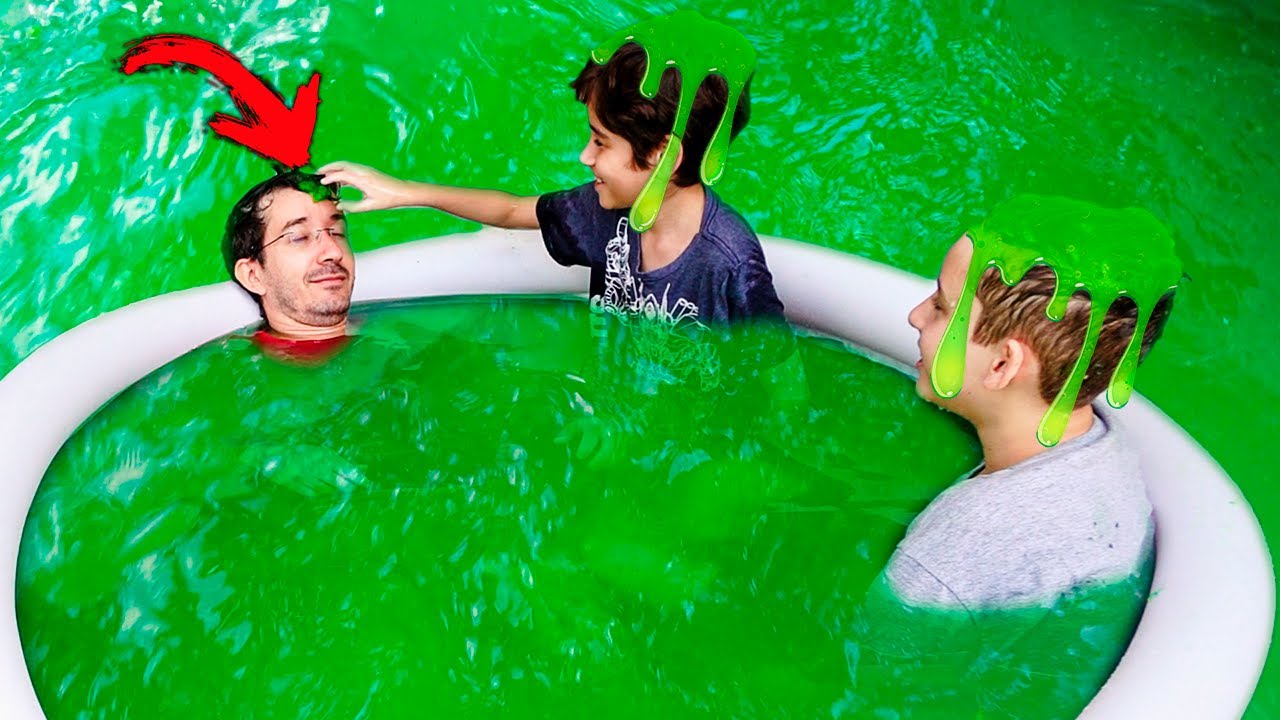 PISCINA com SUPER SLIME - Paulinho e Toquinho Family