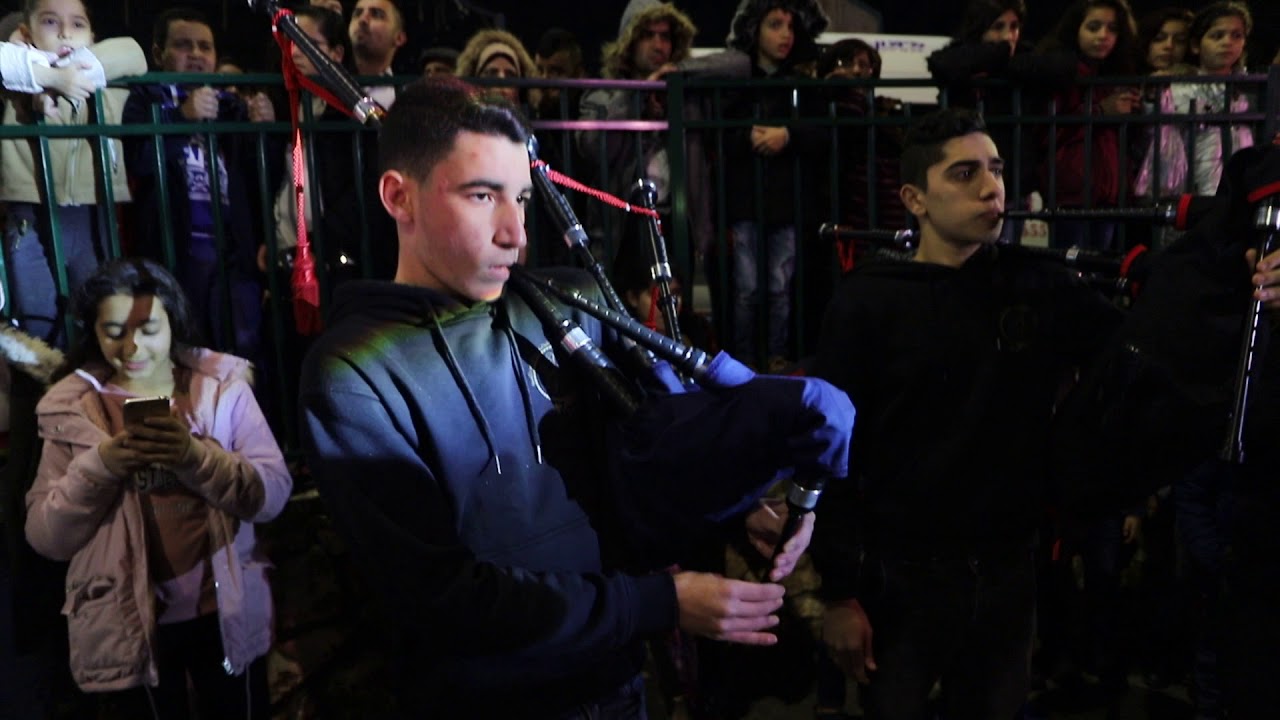 اضاءة شجرة الميلاد - الرينة