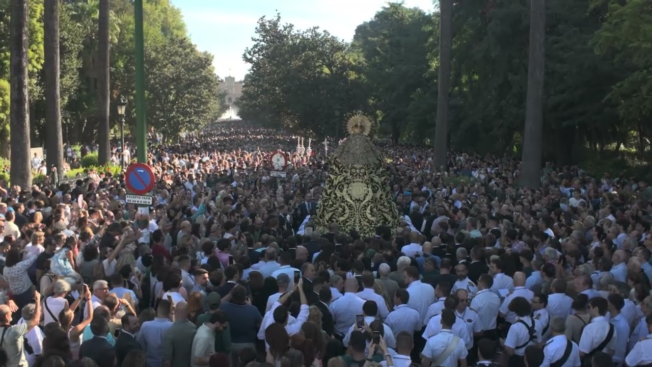 Esperanza de Triana entrando Parque María Luisa 04 10 25