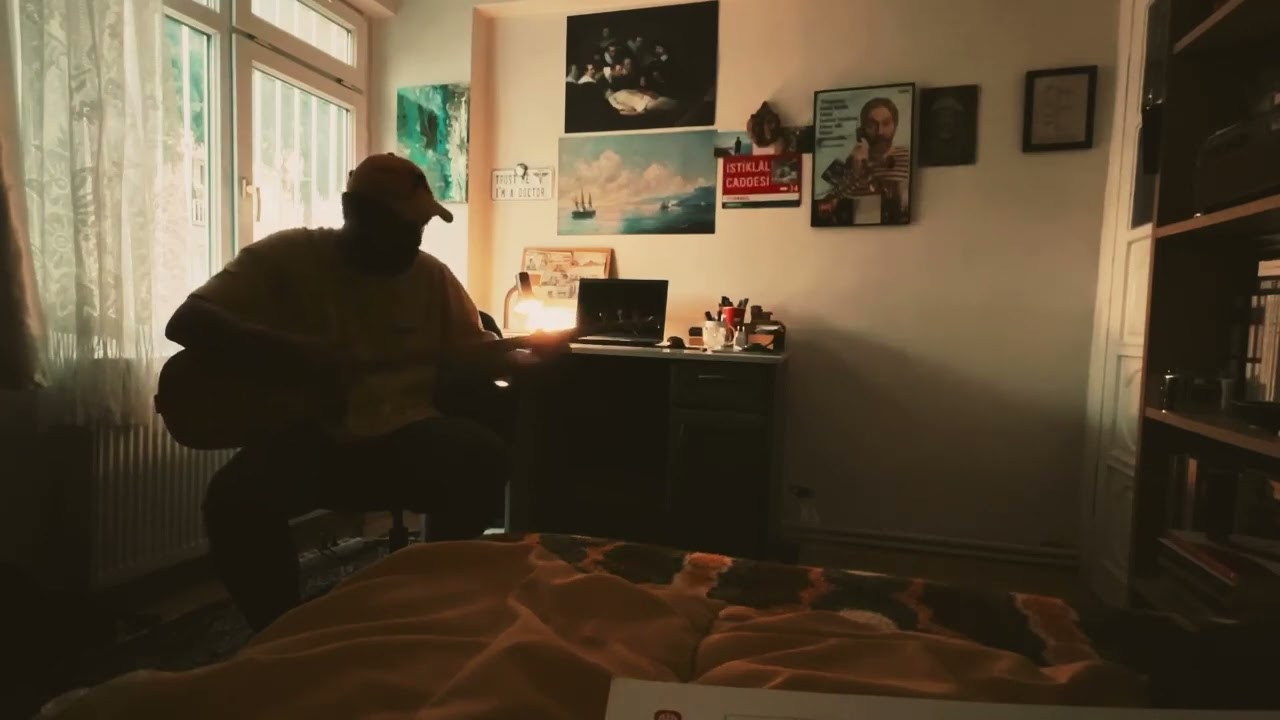 ezelden güzelden gönlümüz geçmez.