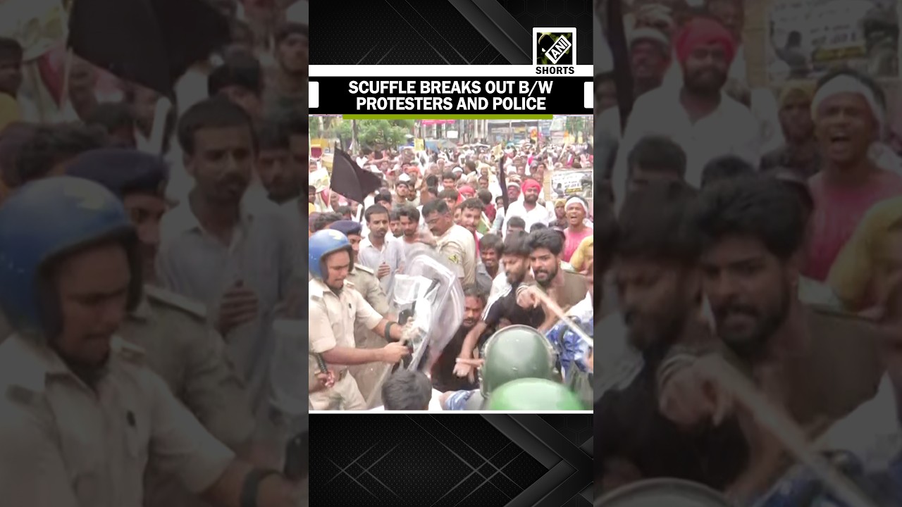 Scuffle Breaks Out Between Protesters and Police During Recruitment Protest in Patna