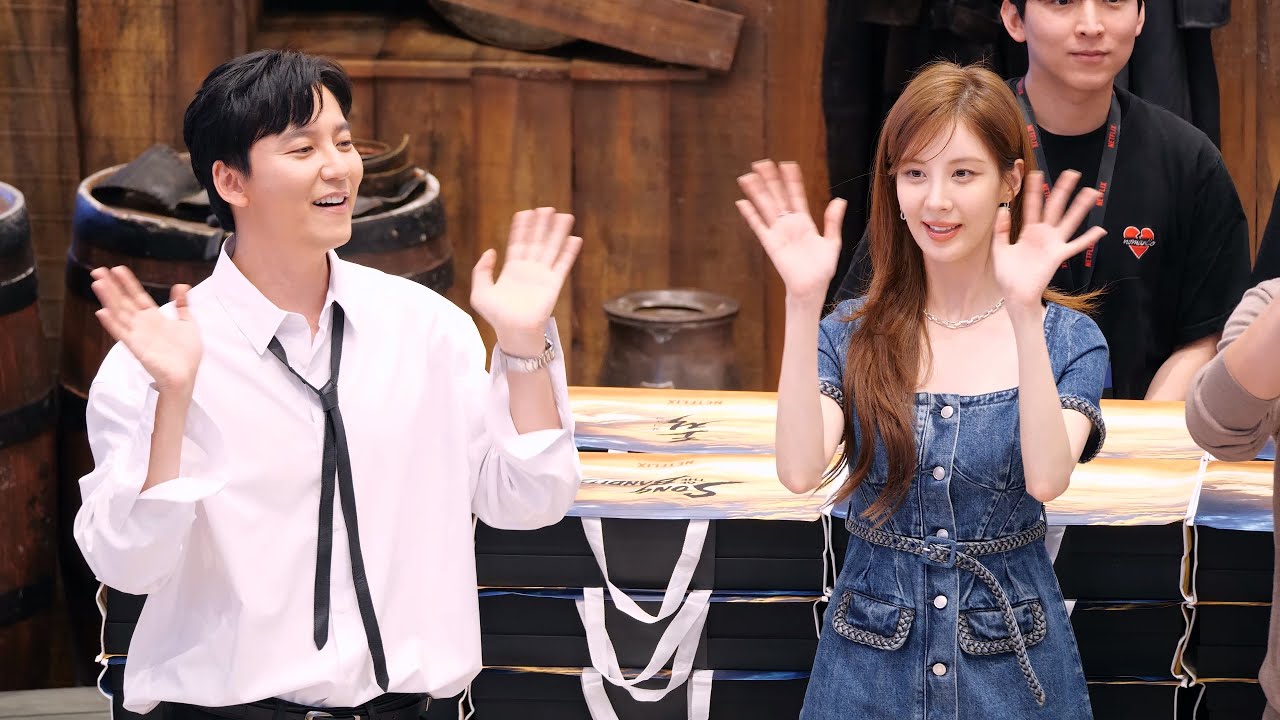 행사 시작 전 김남길, 서현 직캠 Kim Nam-gil, SEOHYUN(SNSD) fancam: 넷플릭스 [도적: 칼의 소리] 추석대잔치 행사: 230919: 센트럴시티:
