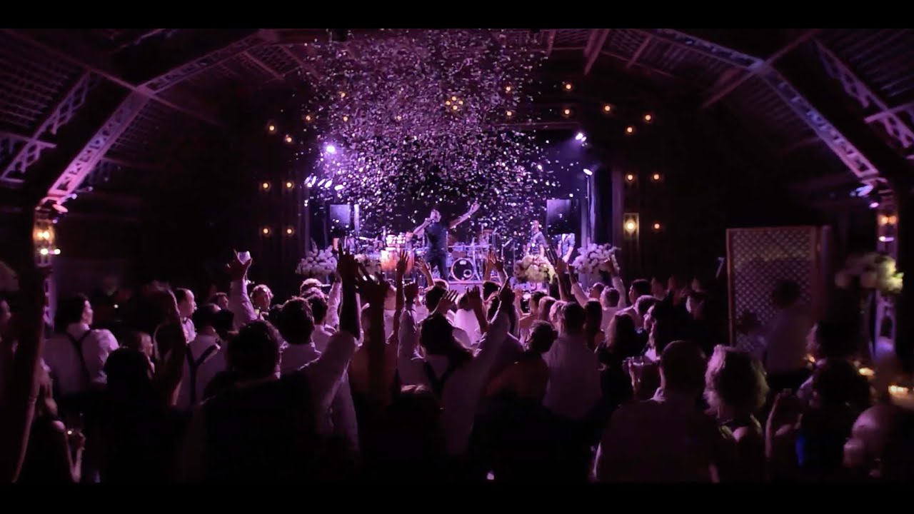 ♡ A Wedding at the Siasconset Casino, Nantucket. Surrounded by beautiful Nantucket Fog ♡
