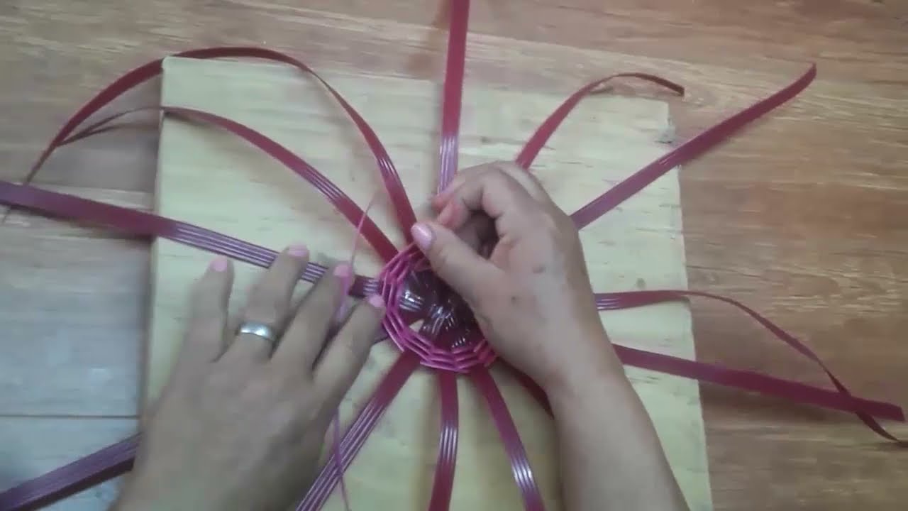COMO HACER UNA CANASTA DULCERA TEJIDA DE TOQUILLO