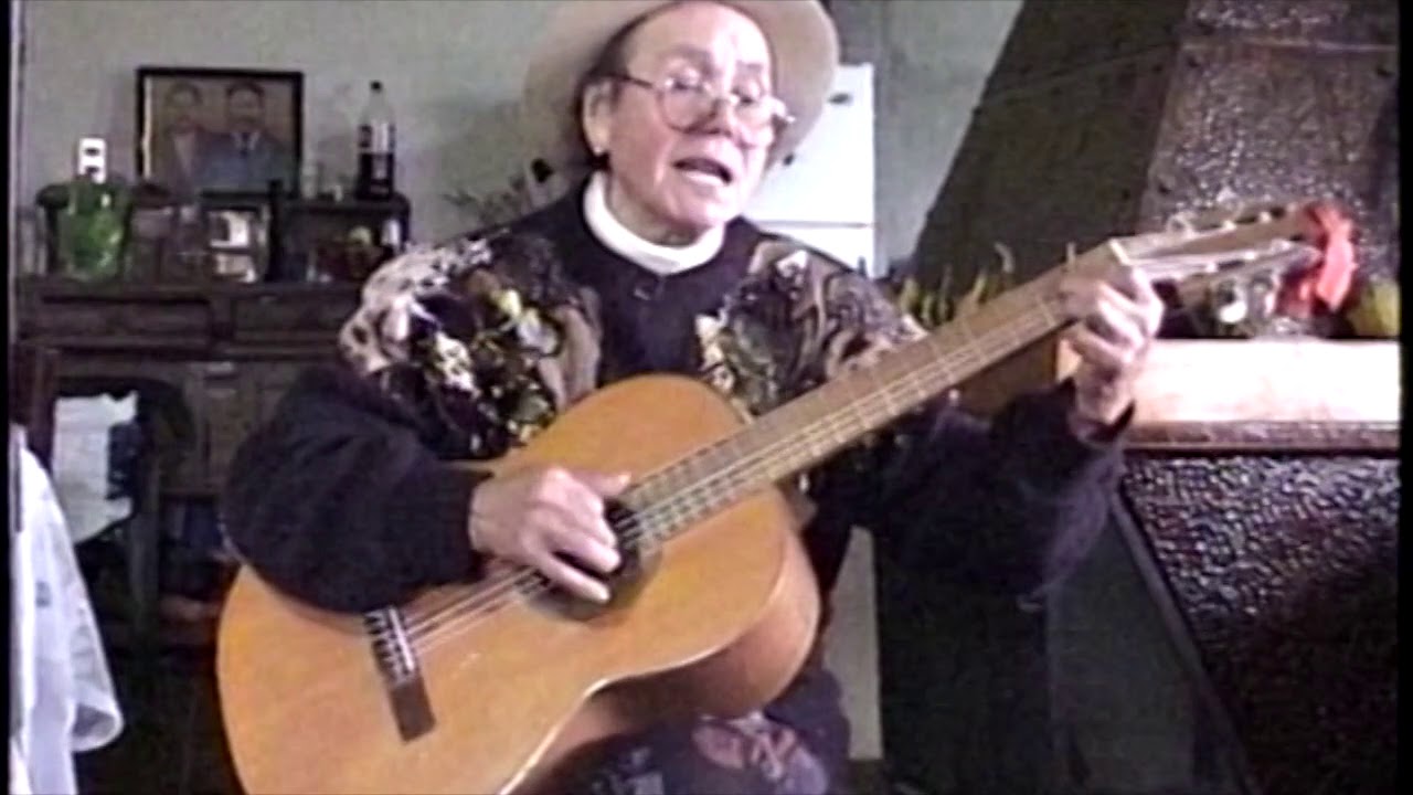 17. Guitarra campesina. Mercedes Arévalo. Plante una mata de rosa