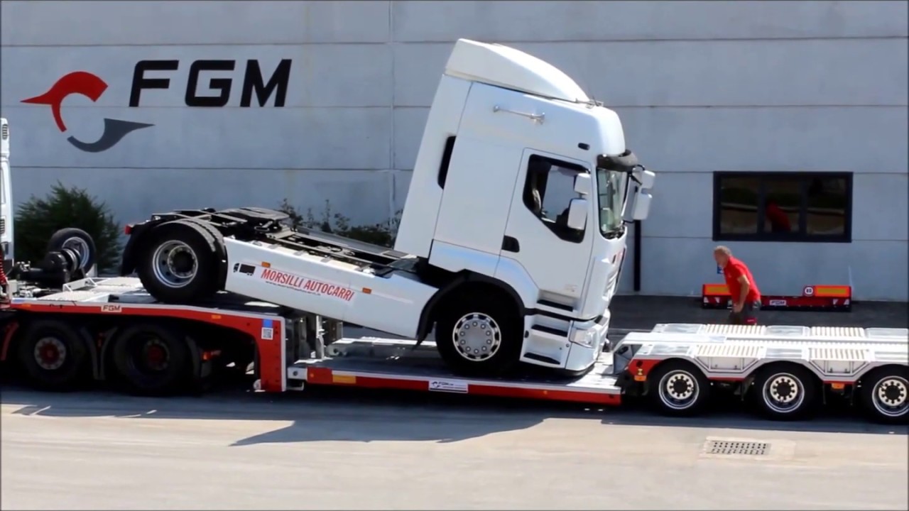 FGM | Transport dwóch ciągników siodłowych, naczepa furgonowa (FGM 32)