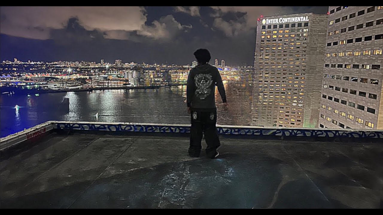 Exploring an abandoned skyscraper