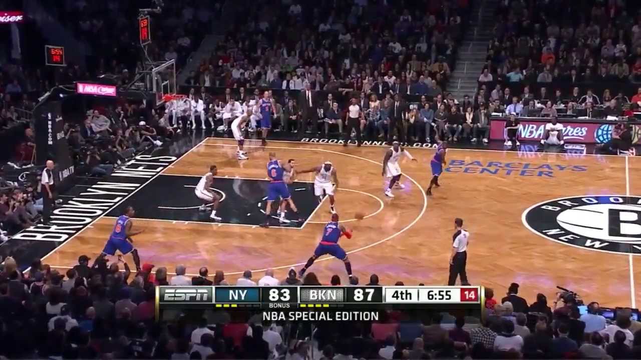 Knicks Scissor Hand-off