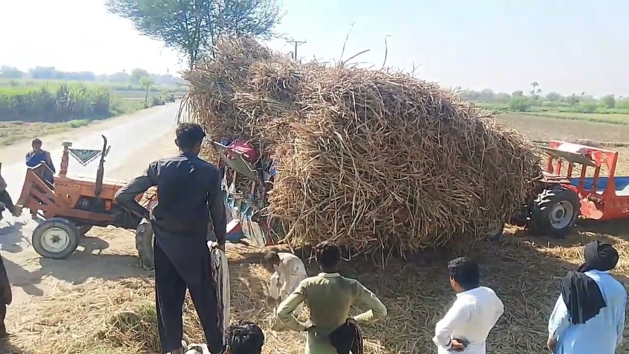 دھنسی ہوئی گاڑی کو بڑی مشکل سے نکالا۔#viral #vlog#viralvideo#villagelife   #subscribe #unfrez#vlog  