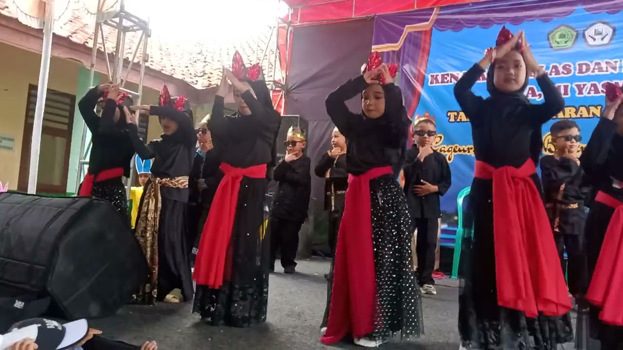 Pentas seni teteh fatiha dkk, tari India #pentasseni #sekolah #dance #youtubevideo #lewatberanda