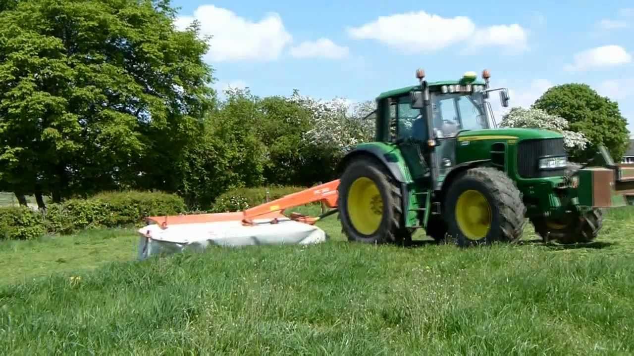 Mowing by Deblon with John Deere 6530 and Kuhn