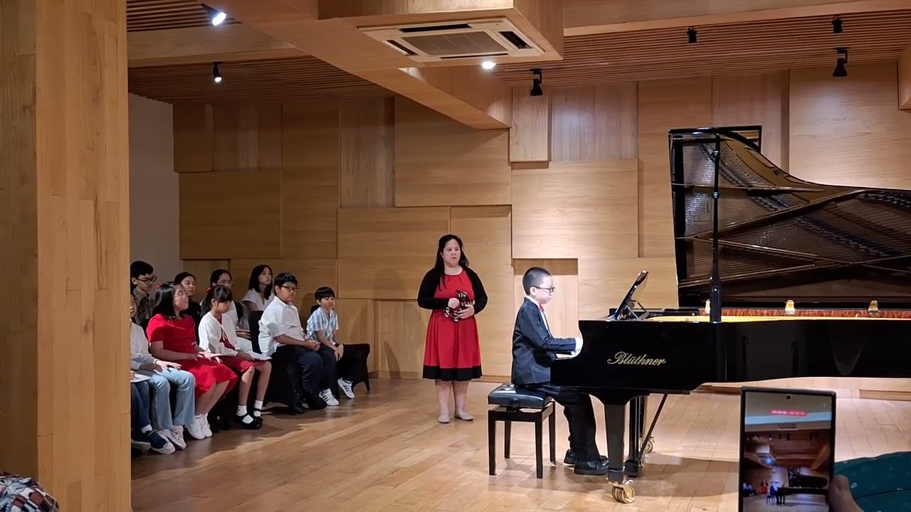 Christmas Medley & Joy to the World - Jojo Plays Piano at End of Year Concert by Arte Jakarta