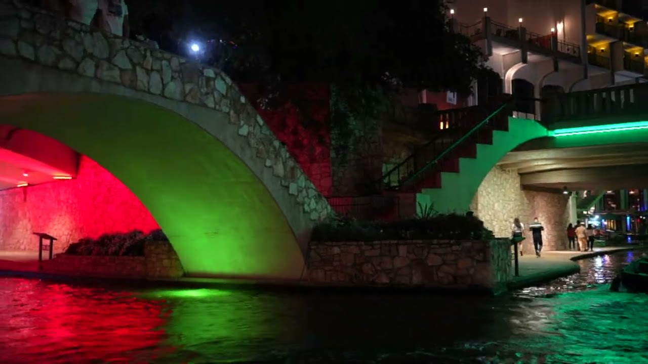 riverwalk San Antonio boat ride